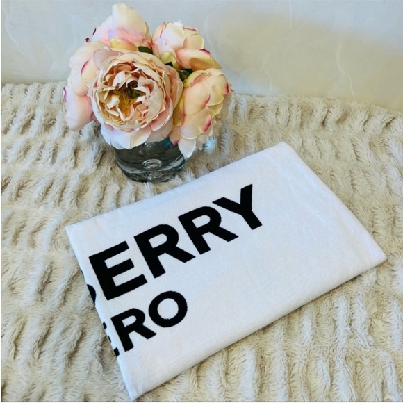 Burberry Towel NEW - Hero Beach - Picture 6 of 8